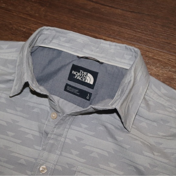 ❗️The North Face Button Down Shirt Large ❗️ - Picture 2 of 3